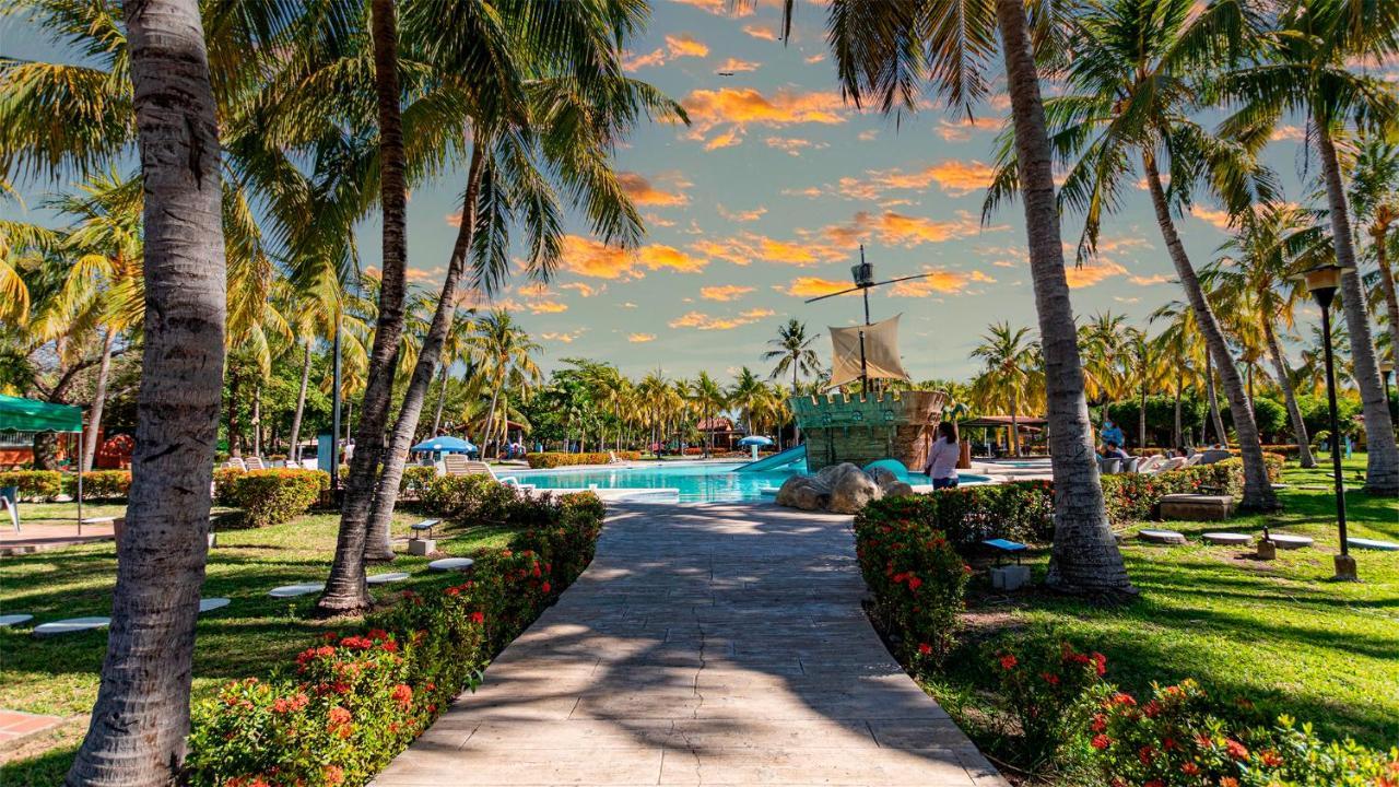 Las Veraneras Villas & Resort アカフトラ エクステリア 写真